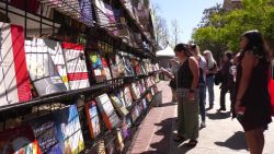 CNNE 638032 - bilinguismo presente en la feria del libro de los angeles