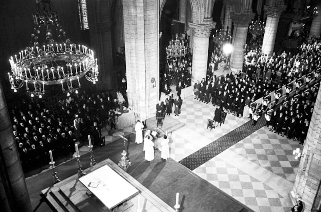 El primer aniversario de la muerte del general Charles de Gaulle en la catedral de Notre Dame en París el 9 de noviembre de 1971.