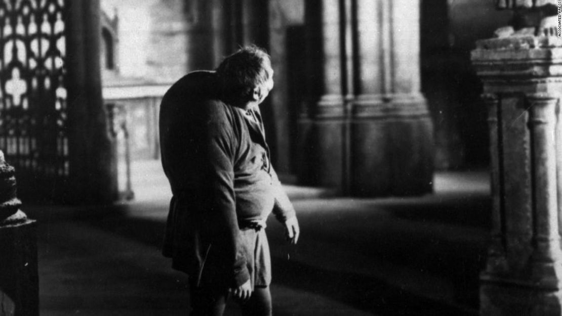 El actor Charles Laughton interpretó al Jorobado de Notre Dame en 1939.