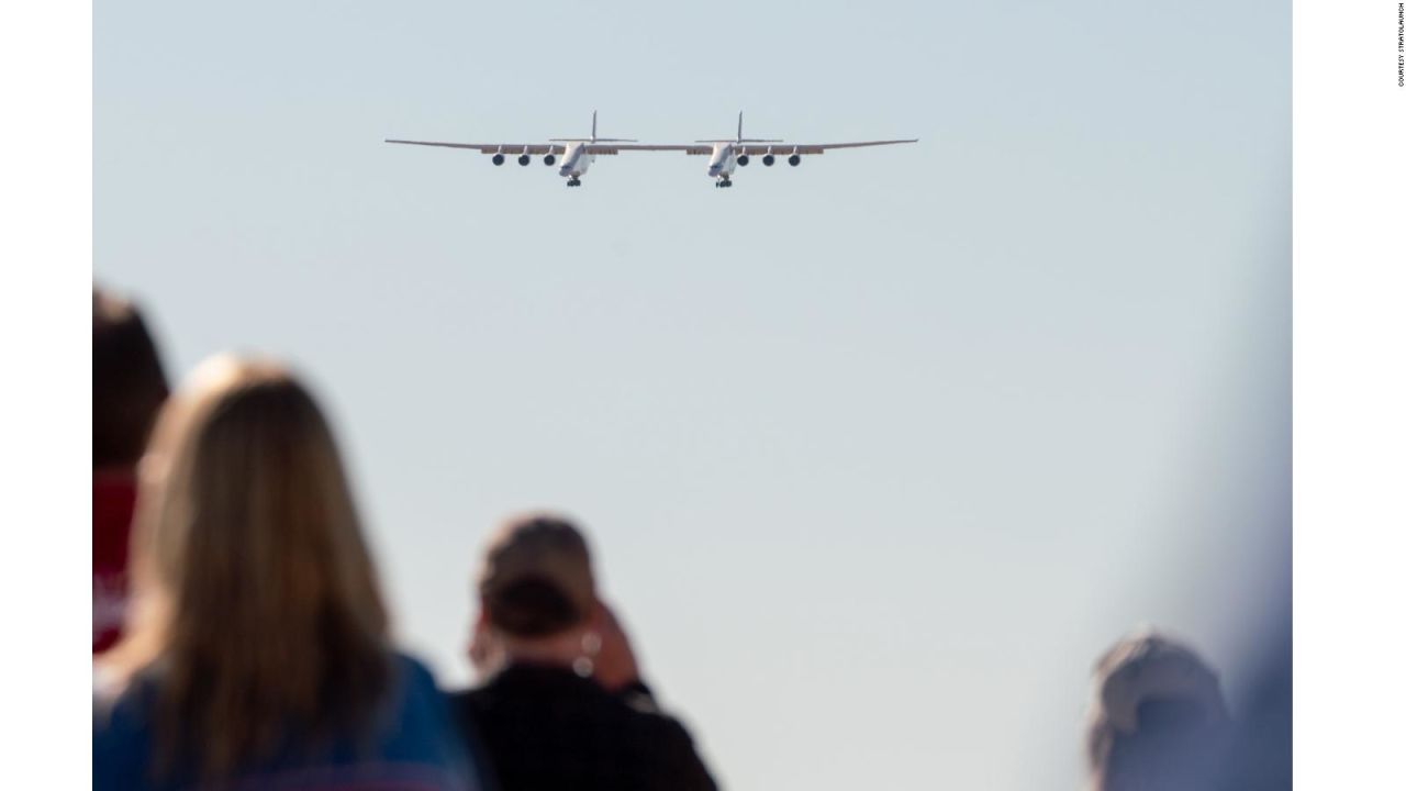 CNNE 638392 - el avion mas grande del mundo vuela por primera vez