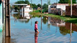 CNNE 638606 - fuertes lluvias dejan miles de damnificados en paraguay-