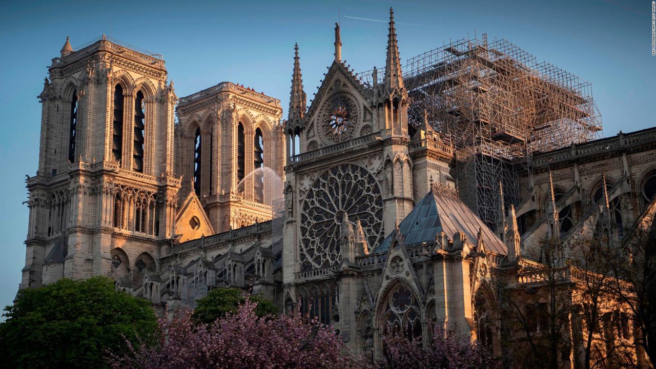 CNNE 638823 - autoridades investigan que causo incendio en notre dame