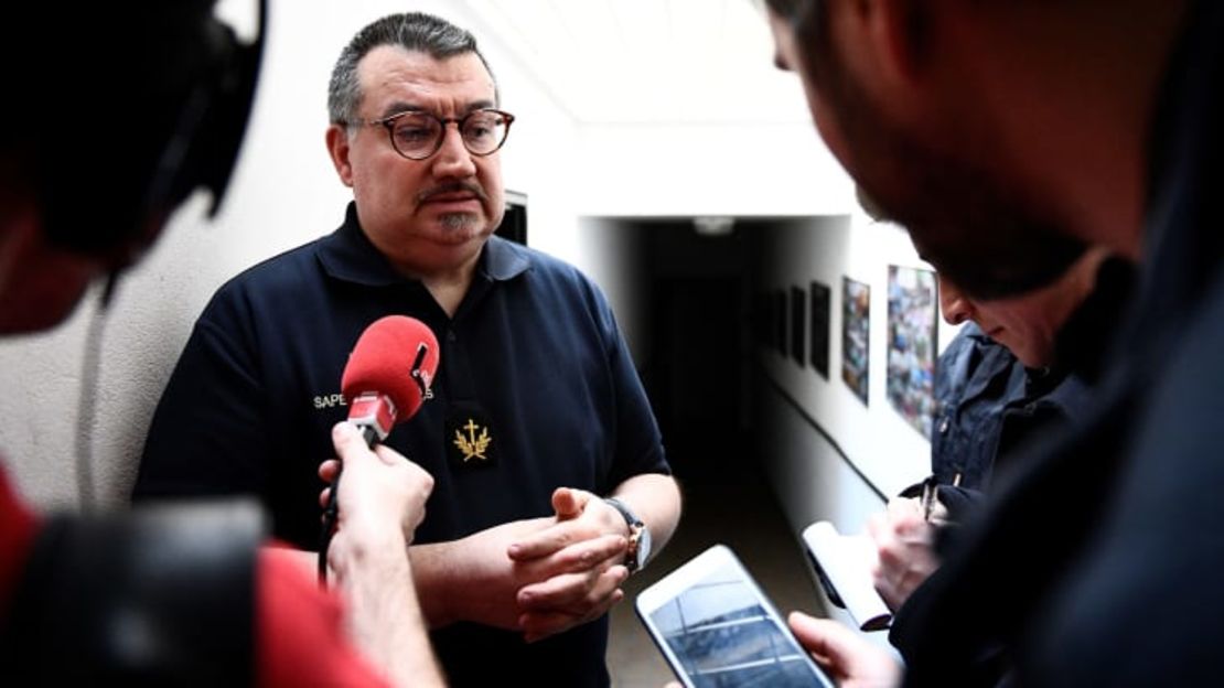 El capellán de la brigada de bomberos de París, Jean-Marc Fournier.