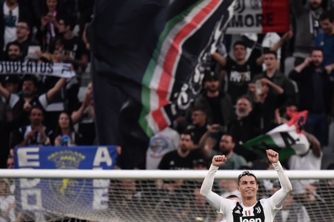 Con este título conseguido con la Juventus, Cristiano Ronaldo es el único jugador en el mundo que se ha coronado campeón en la Premier League, La Liga y la Serie A.