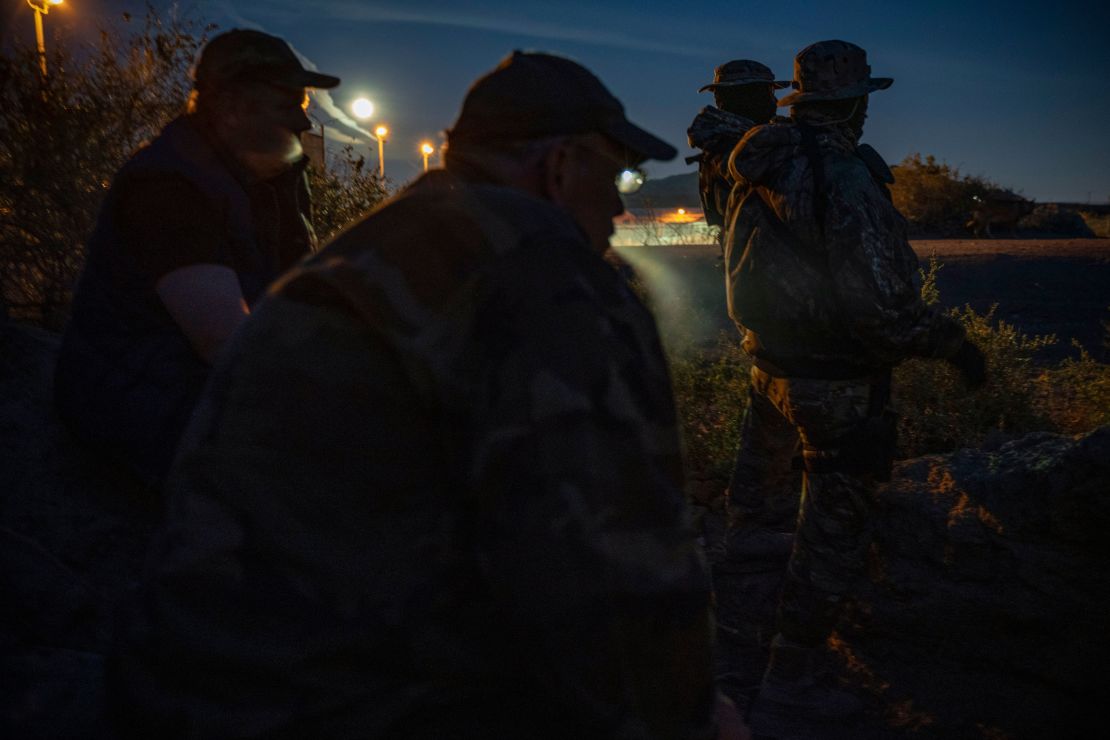 Los miembros de la milicia dicen que patrullarán la frontera entre Estados Unidos y México cerca del Monte Christo Rey,"Hasta que se construya el muro".