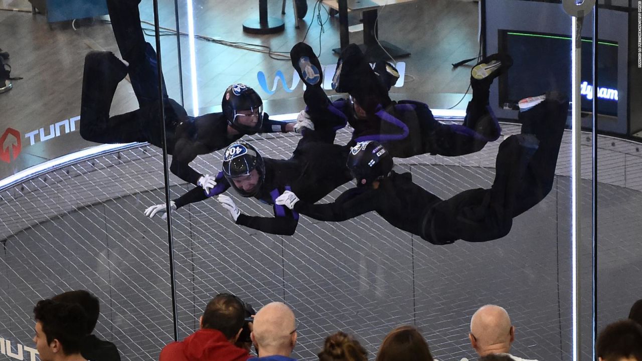 CNNE 640667 - campeonato de paracaidismo acrobatico bajo techo