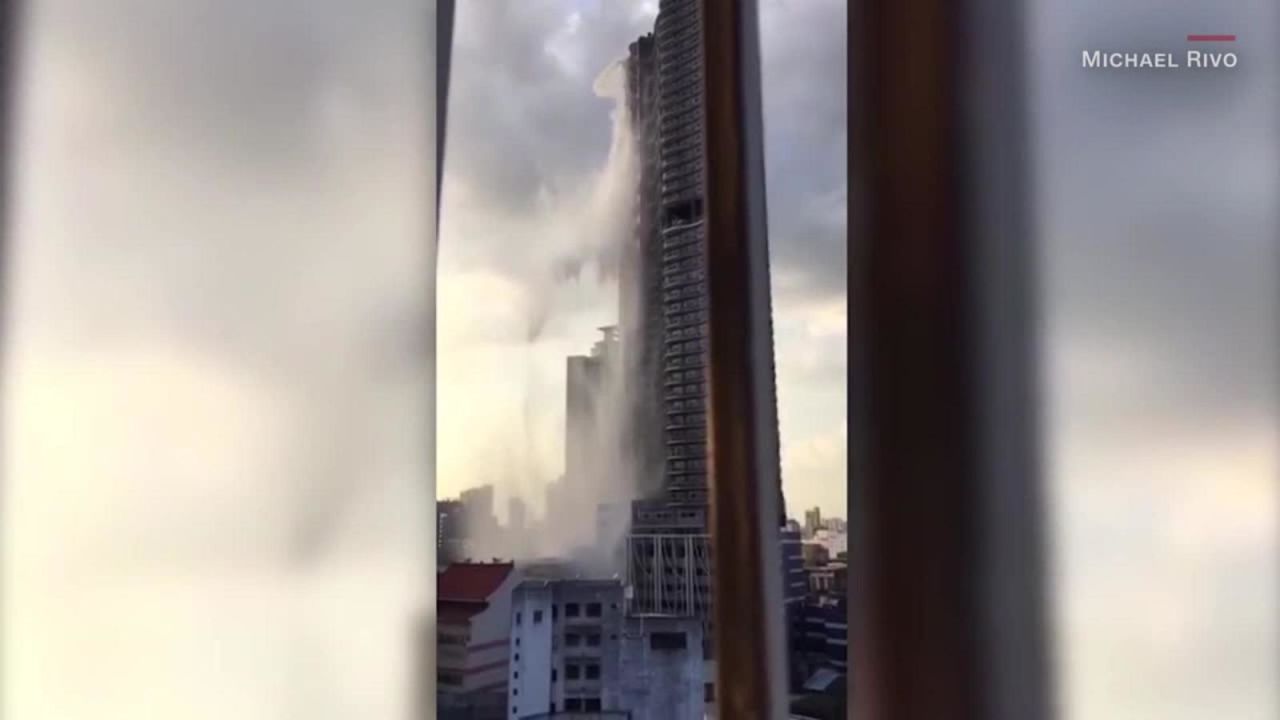 CNNE 640802 - terremoto en filipinas- cascada de agua desde edificio