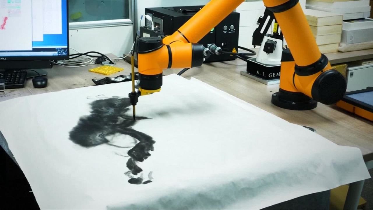 CNNE 640844 - el robot artista que pinta paisajes con su imaginacion