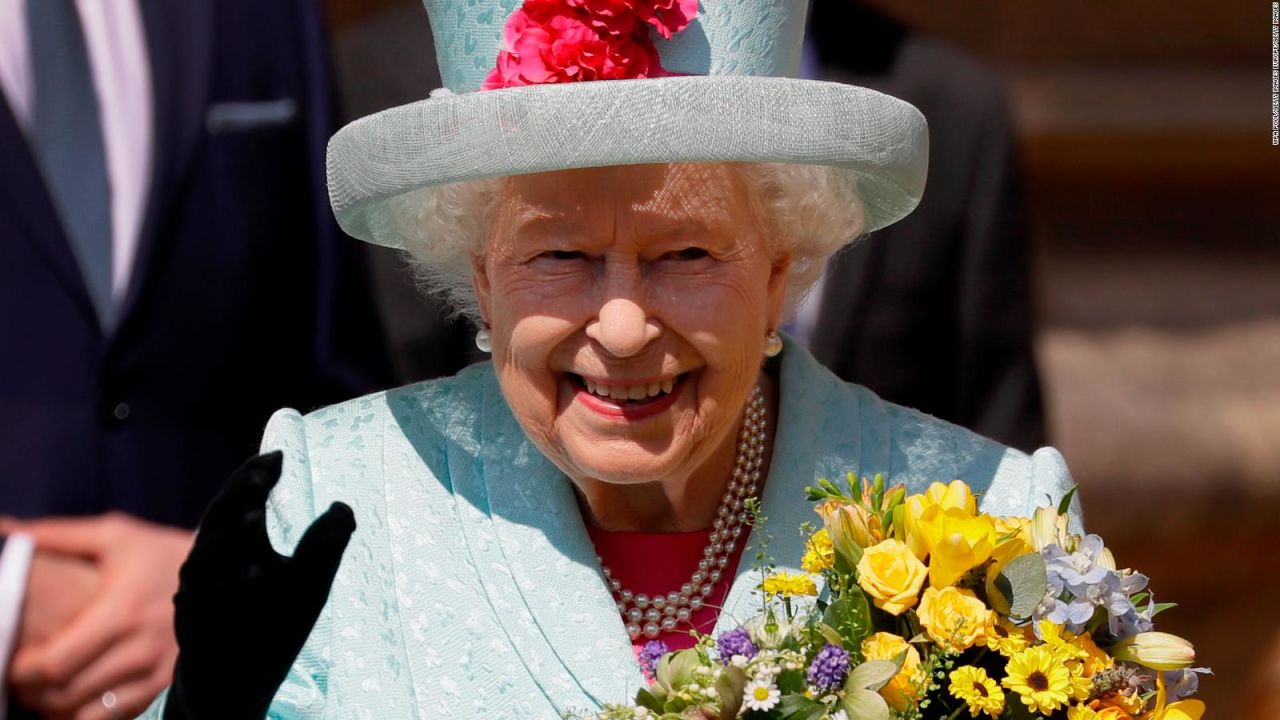 CNNE 640915 - con canonazos celebran los 93 anos de la reina isabel