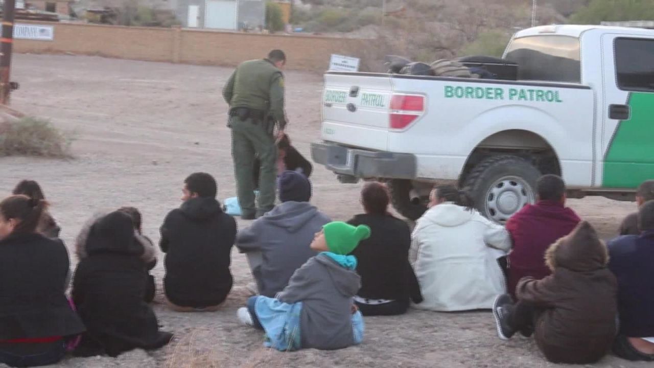 CNNE 640956 - milicianos detienen a migrantes indocumentados en ee-uu-