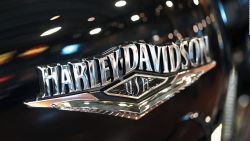 CNNE 641403 - harley davidson- caen sus ganancias en un 27%