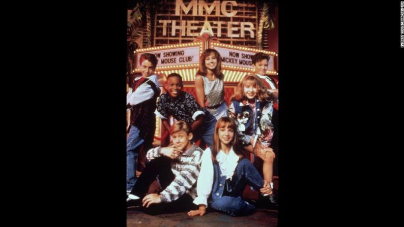 De joven, Spears fue miembro de la nueva generación del "Club de Mickey Mouse". Aquí aparece sentada junto a Ryan Gosling en la primera fila. Desde la izquierda en la fila de atrás están T. J. Fantini, Tate Lynche, Nikki Deloach, Christina Aguilera y Justin Timberlake.