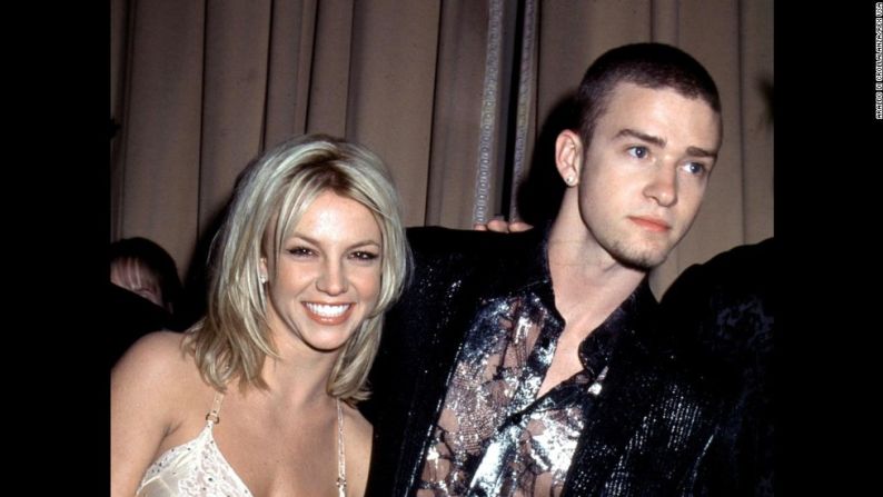 En 2001, Spears caminó la alfombra roja con su novio y Justin Timberlake.
