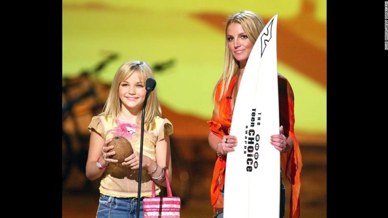 Spears y su hermana menor, Jamie Lynn, en los Teen Choice Awards en 2002.