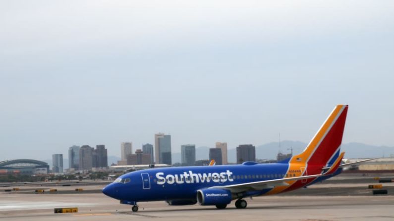 Southwest Airlines — Southwest se ubicó en el número seis en 2017. Para la lista de 2018 obtuvo el segundo lugar gracias a su mayor red de rutas y los bajos precios de las tarifas aéreas. (DANIEL SLIM / AFP / AFP / Getty Images).