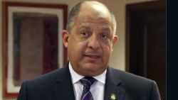 CNNE 641885 - luis guillermo solis, expresidente de costa rica, le cuenta a camilo por que se comio una avispa-