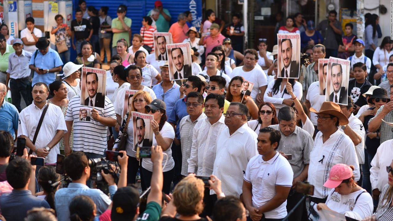 CNNE 641914 - exigen justicia para los muertos en masacre de minatitlan