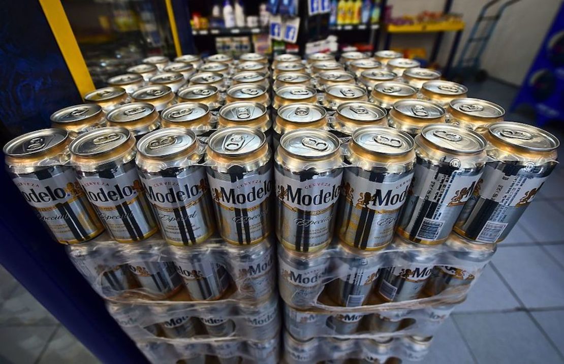 La propuesta contempla prohibir que los expendios de cerveza en la Ciudad de México vendan la bebida refrigerada para así desincentivar su consumo en el mismo local.