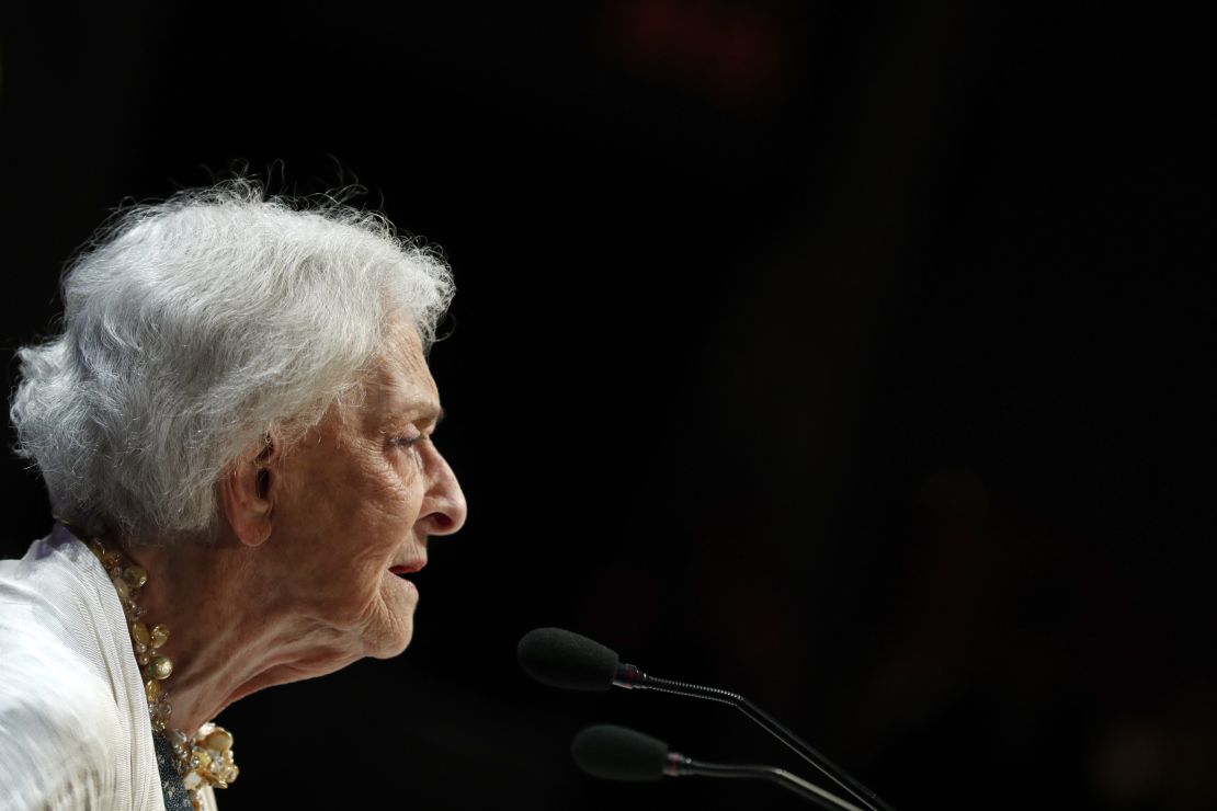 La poeta uruguaya Ida Vitale, Premio Cervantes 2018, inauguró la tradicional lectura continuada de El Quijote en el Círculo de Bellas Artes de Madrid.