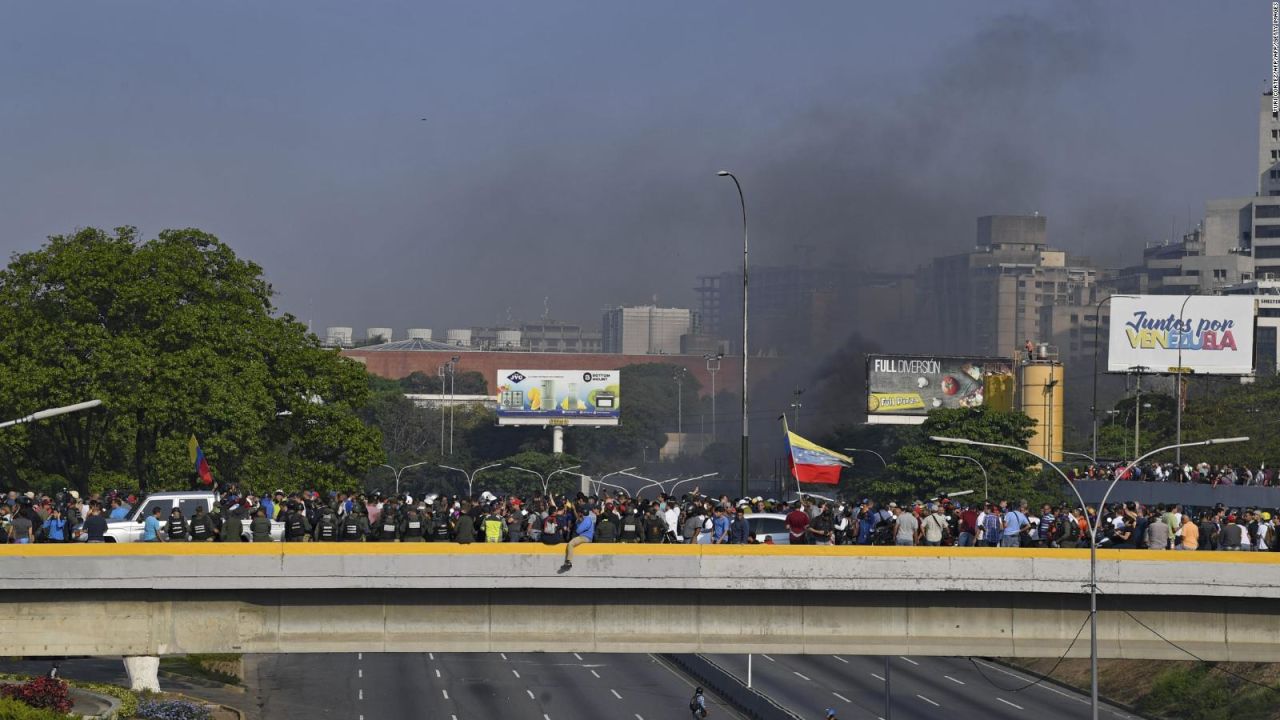 CNNE 643897 - venezuela- inicia manifestacion rumbo a la plaza altamira