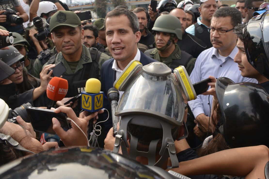 CNNE 643905 - venezuela opposition leader declares final phase of ousting president maduro