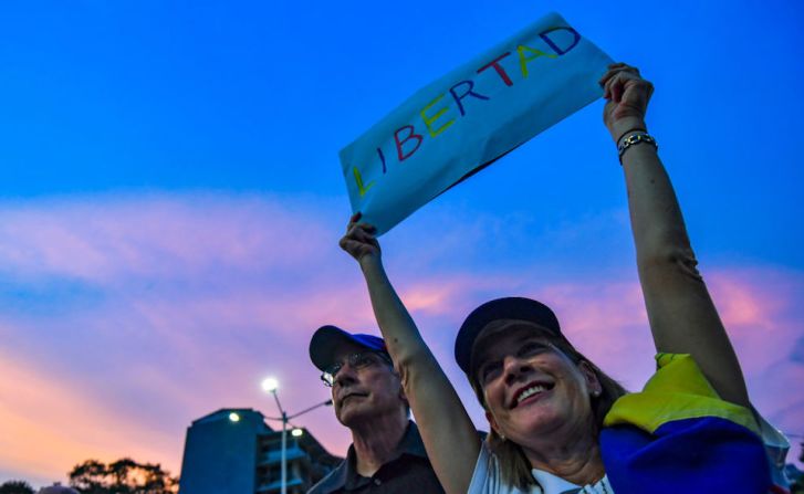 PANAMÁ. Ciudadanos venezolanos opuestos a Nicolás Maduro protestan en Ciudad de Panamá.