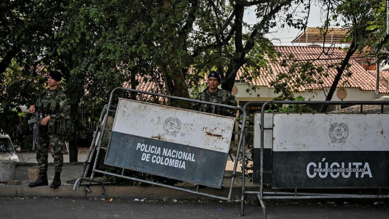 CNNE 644346 - militares colombianos, en alerta por situacion politica en venezuela
