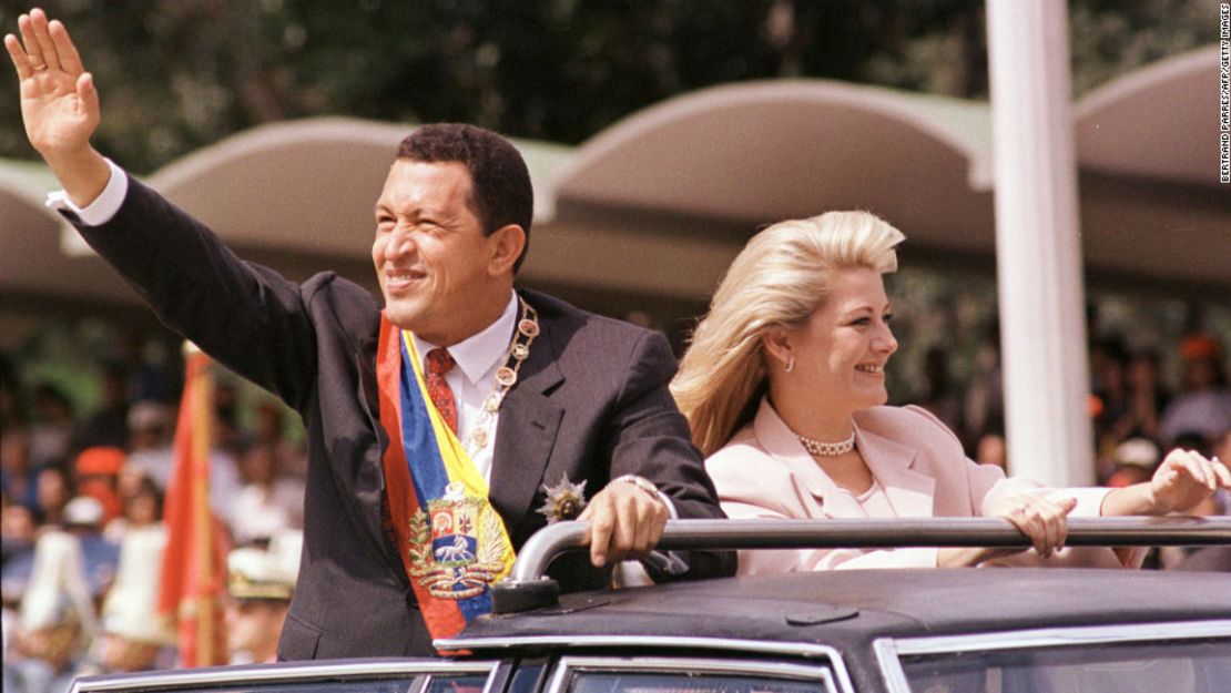 Hugo Chávez y su esposa Marysabel Rodríguez de Chávez, en 1998.