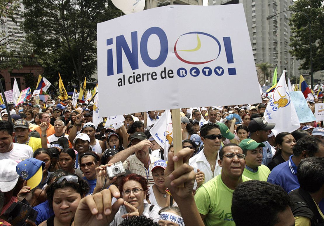 Manifestaciones en Caracas, Venezuela, tras anuncio del gobierno de Chávez que no renovaría la licencia de RCTV en abril de 2007.