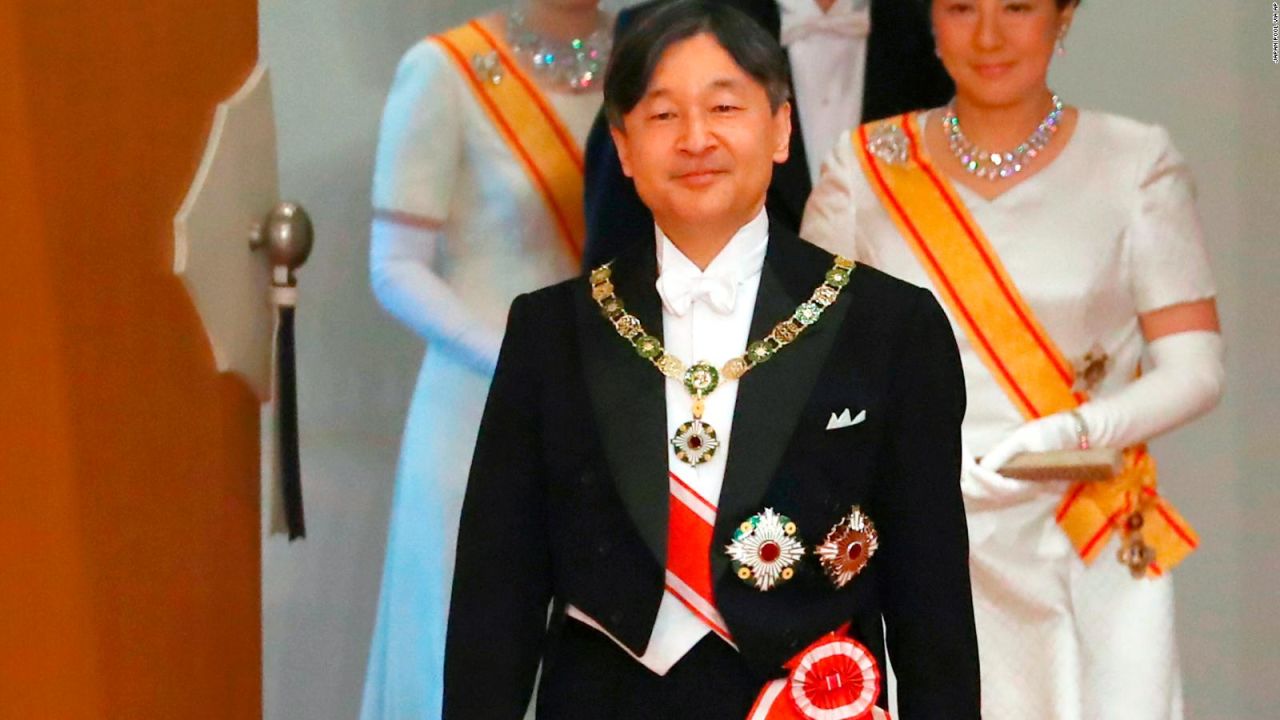 CNNE 645033 - emperador naruhito asciende al trono de japon