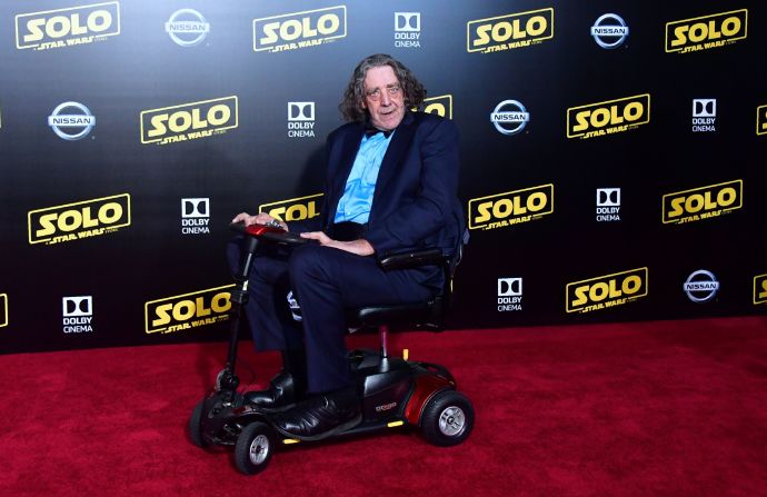 Peter Mayhew en la premiere de 'Solo: A Star Wars Story' en Hollywood, el 10 de mayo de, 2018.