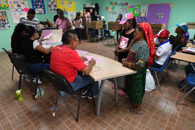 Vista general de un centro de votación durante las elecciones presidenciales y parlamentarias, en la localidad de Kuna Nega, Ciudad de Panamá.