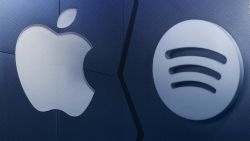 CNNE 646520 - ¿apple vs- spotify?