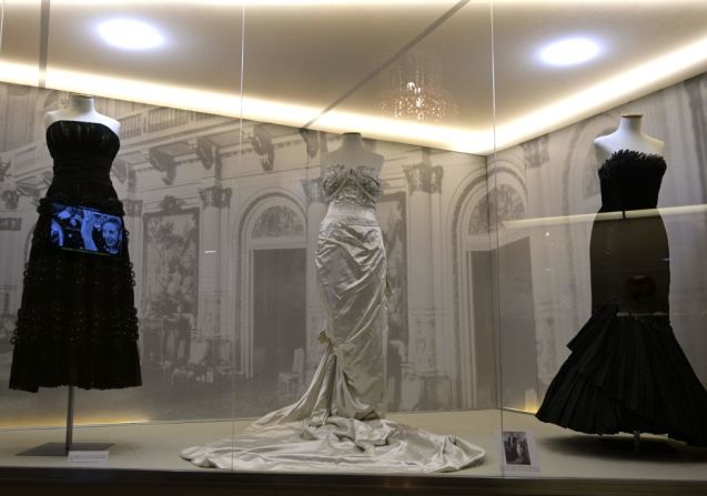 En 1948 Eva Perón anunció la construcción de Ciudad Evita y creó l una fundación para proteger a los más necesitados, informa Télam. En la foto, vestidos de Eva Perón.