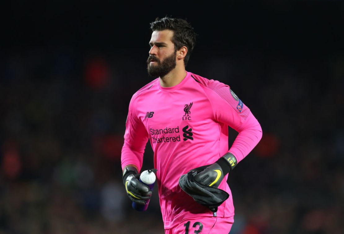 BARCELONA, SPAIN - MAY 01: Alisson Becker del Liverpool durante el primer juego de semifinal contra el Barcelona de la UEFA Champions League. (Catherine Ivill/Getty Images).