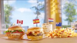 CNNE 647730 - mcdonald's acerca su menu internacional a los estadounidenses