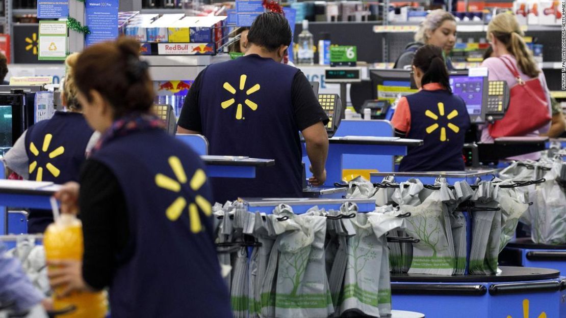 El salario promedio para un trabajador de tiempo completo en Walmart es de 14,26 dólares la hora, según dijo la compañía.