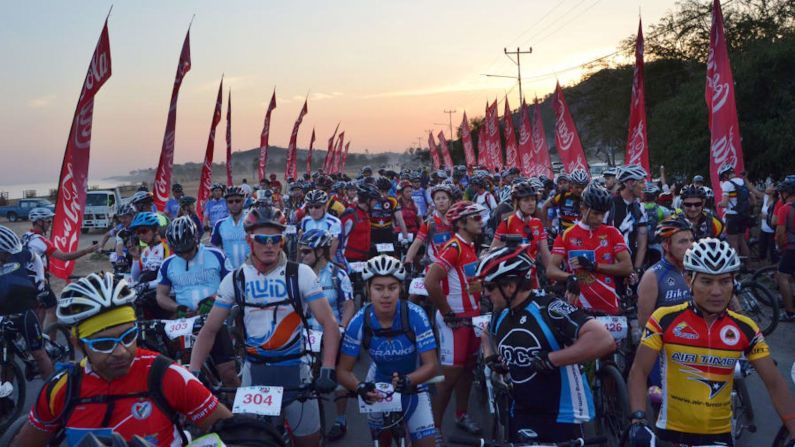 Timor Oriental — Las montañas que una vez brindaron refugio a los combatientes de la resistencia timorenses son ahora un campo de pruebas para el Tour de Timor, una carrera de 5 días en bicicleta de montaña en el país más nuevo de Asia. Llegadas de turistas internacionales en 2017: 74.000 (STR / AFP / Getty Images).