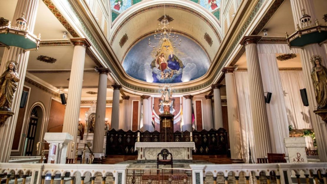 Catedral Metropolitana: una estatua aquí conmemora la visita del papa Juan Pablo II en 1983.