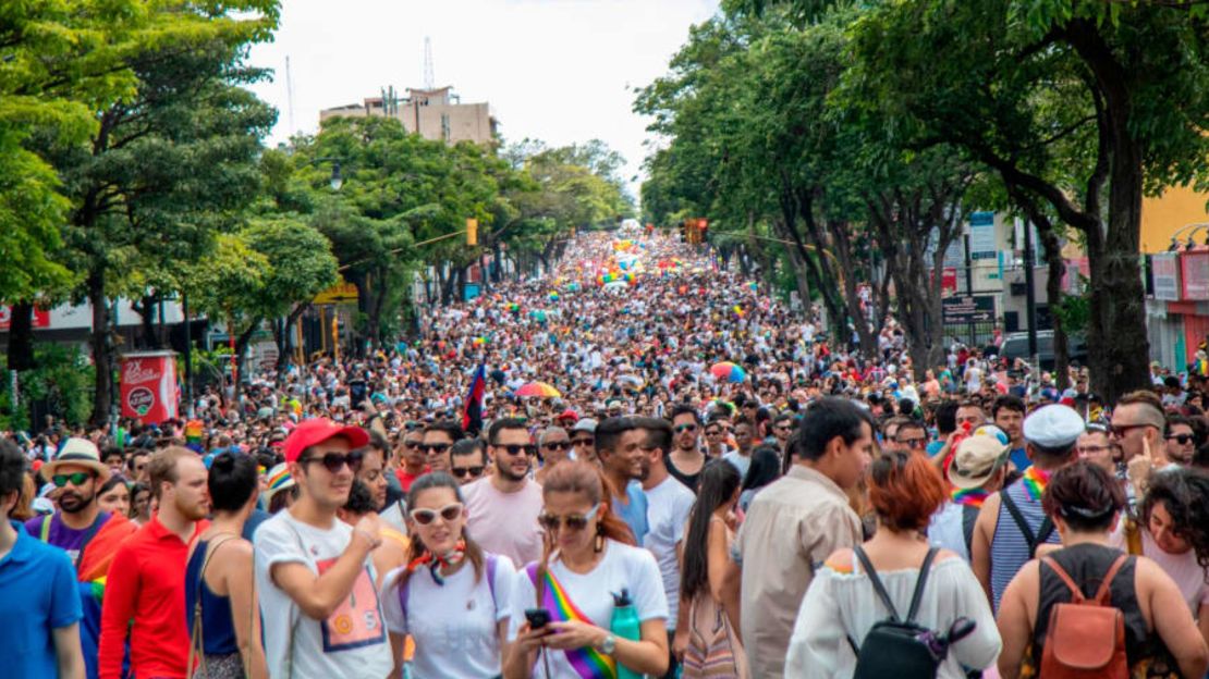 Encuentra el corazón de la acción en el Paseo Colón, la principal vía de la capital de Costa Rica.