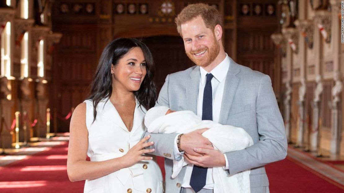 Esta es una de las primeras imágenes que se tomaron a los duques de Sussex con su hijo Archie.