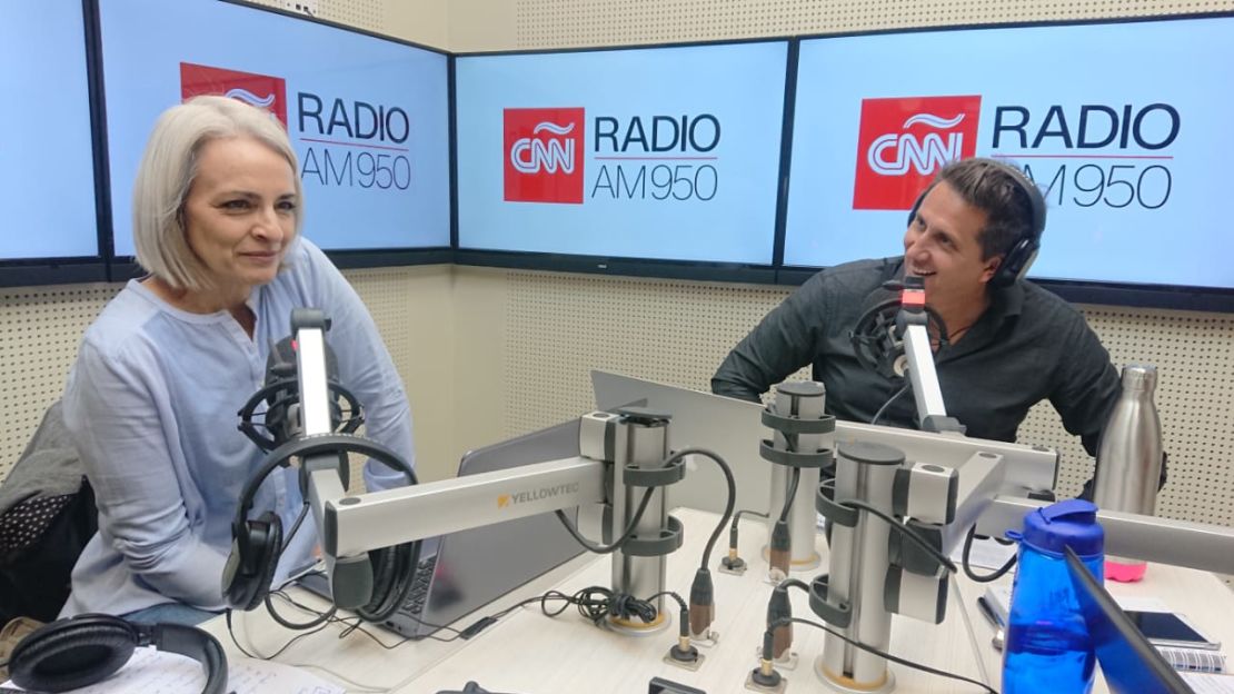 Adriana Amado, especialista en medios. A su lado, Juan Pablo Varsky. Foto de CNN Radio Argentina.