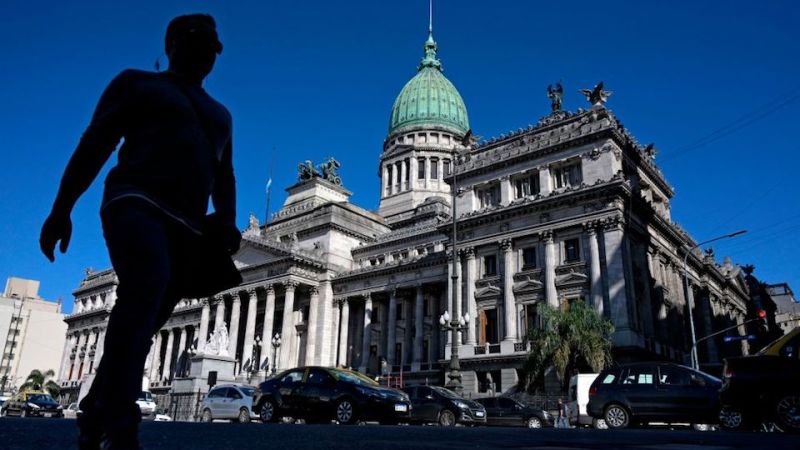 La “ley ómnibus” que prepara javier milei, bajo la lupa de félix lonigro | cnn