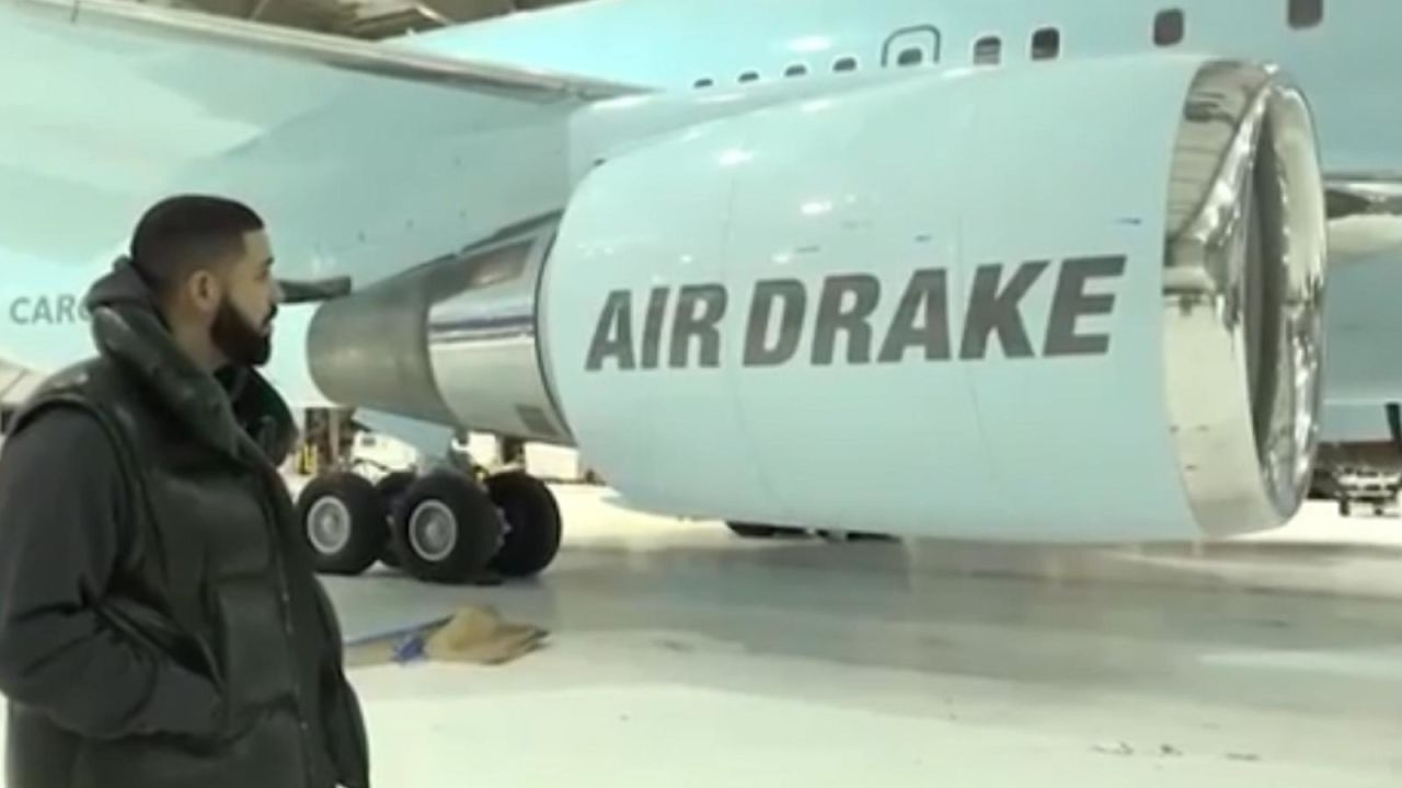 CNNE 649063 - drake presume su nuevo y costoso avion privado