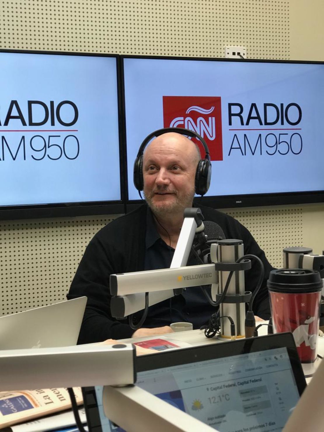 Juan José Campanella, feliz por el estreno de "El cuento de las comadrejas". Foto de CNN Radio Argentina.