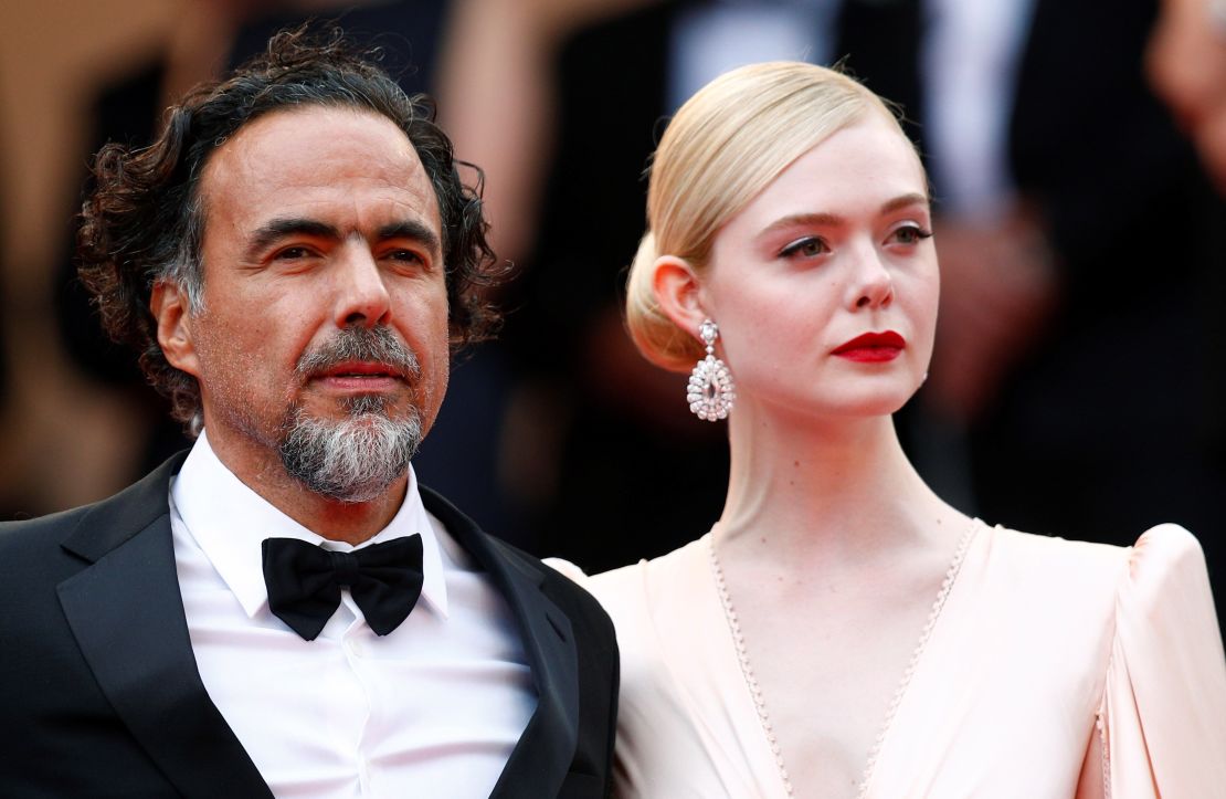 El presidente del jurado, el director mexicano Alejandro González Inarritu (i) y la actriz estadounidense Elle Fanning asiste a la ceremonia de inauguración de la 72 edición del Festival de Cannes, este martes en Cannes (Francia). El festival se celebra del 14 al 25 de mayo.