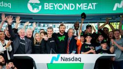 CNNE 650195 - beyond meat le gana a uber en su debut