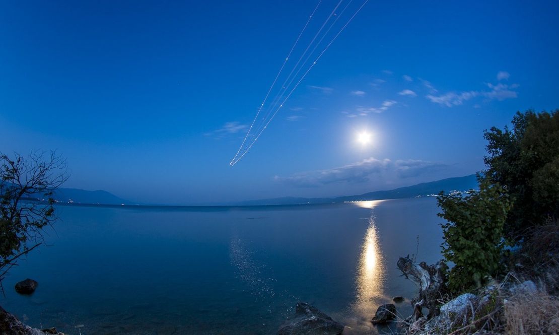 Para ver una dramática luna llena sobre el horizonte de Roma, vea la transmisión en vivo proporcionada por el Proyecto de Telescopio Virtual.