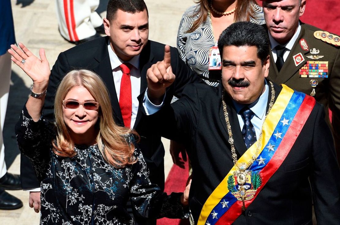 El presidente Nicolás Maduro llega con su esposa Cilia Flores al Palacio Legislativo Federal, el 14 de enero de 2019, pocos días antes de posesionarse en su segundo mandato presidencial el 10 de enero de 2019.