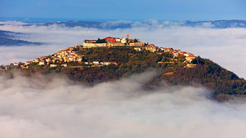 Istria, Croacia: Partes de Croacia están repletas en los meses de verano, especialmente Dubrovnik, Hvar y Split, pero Istria es más calmada e igual de hermosa.